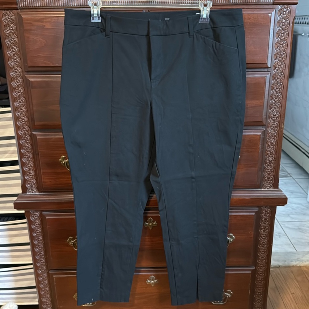 Old Navy size 20 black high rise pixie pants very good condition